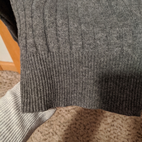 Men's Burberry Cashmere Sweater - Picture 4 of 7